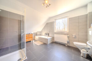 Badezimmer DG